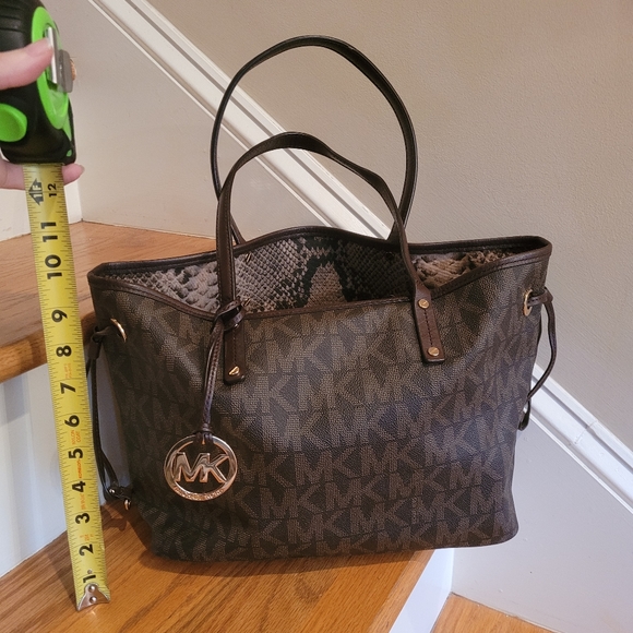 Michael Kors Brown Shoulder Bag with  Animal Print Inside - Picture 6 of 7